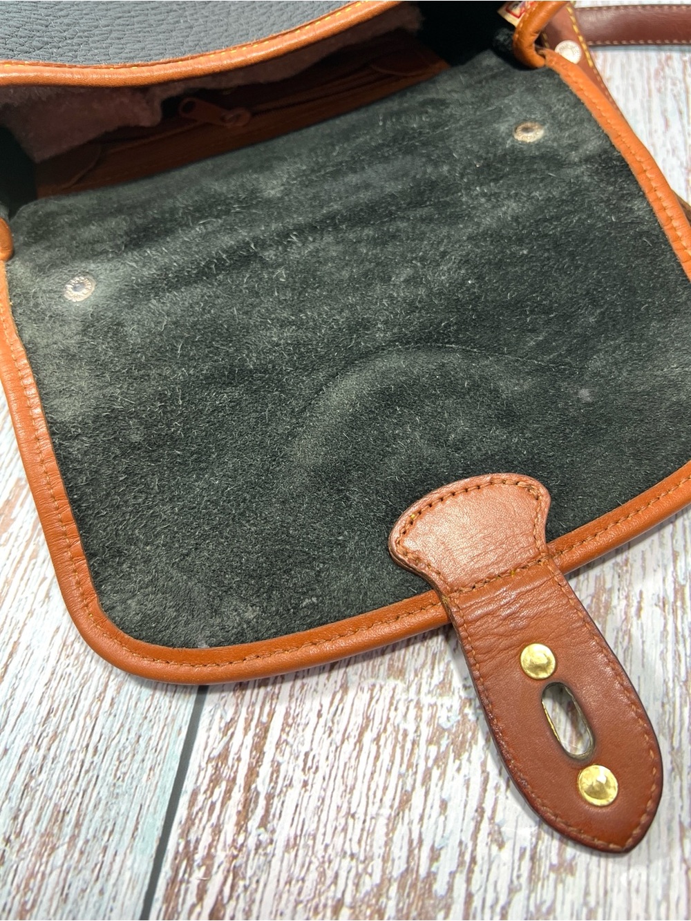 🦆 DOONEY & BOURKE BLACK AND TAN PEBBLE LEATHER SMALL CARRIER TURNLOCK CROSSBODY - Picture 9 of 14